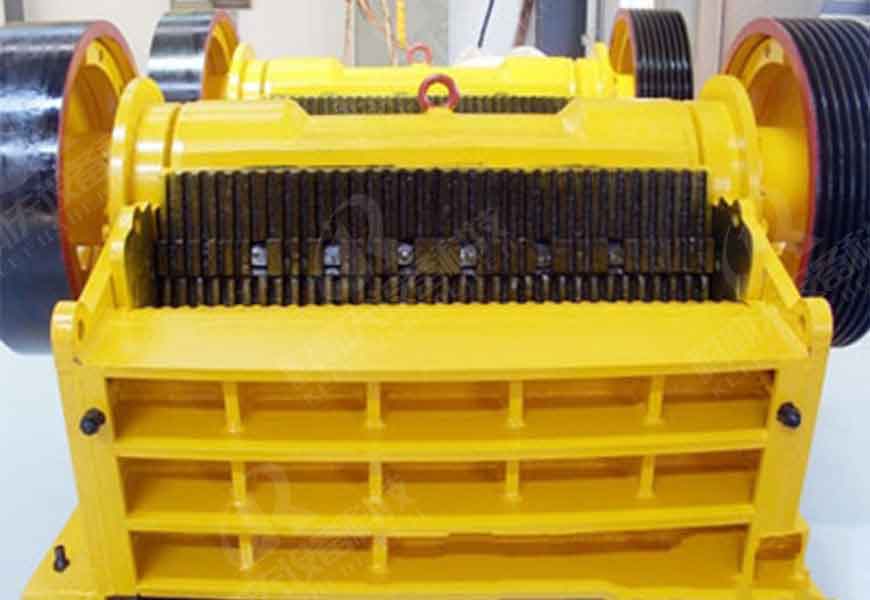 Jaw type fine crusher